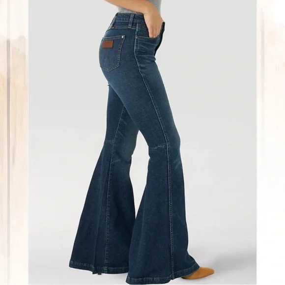 Wrangler Retro High Rise Trumpet Flare/Bell Bottom Jeans Size 26/32 - Picture 2 of 16